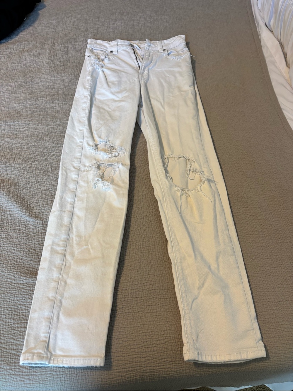 American Eagle Outfitters Ripped White Skinny Jeans